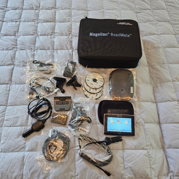 🔵 2 for $40 🔵  MAGELLAN MAESTRO 4250 CAR SET GPS - Picture 1 of 8